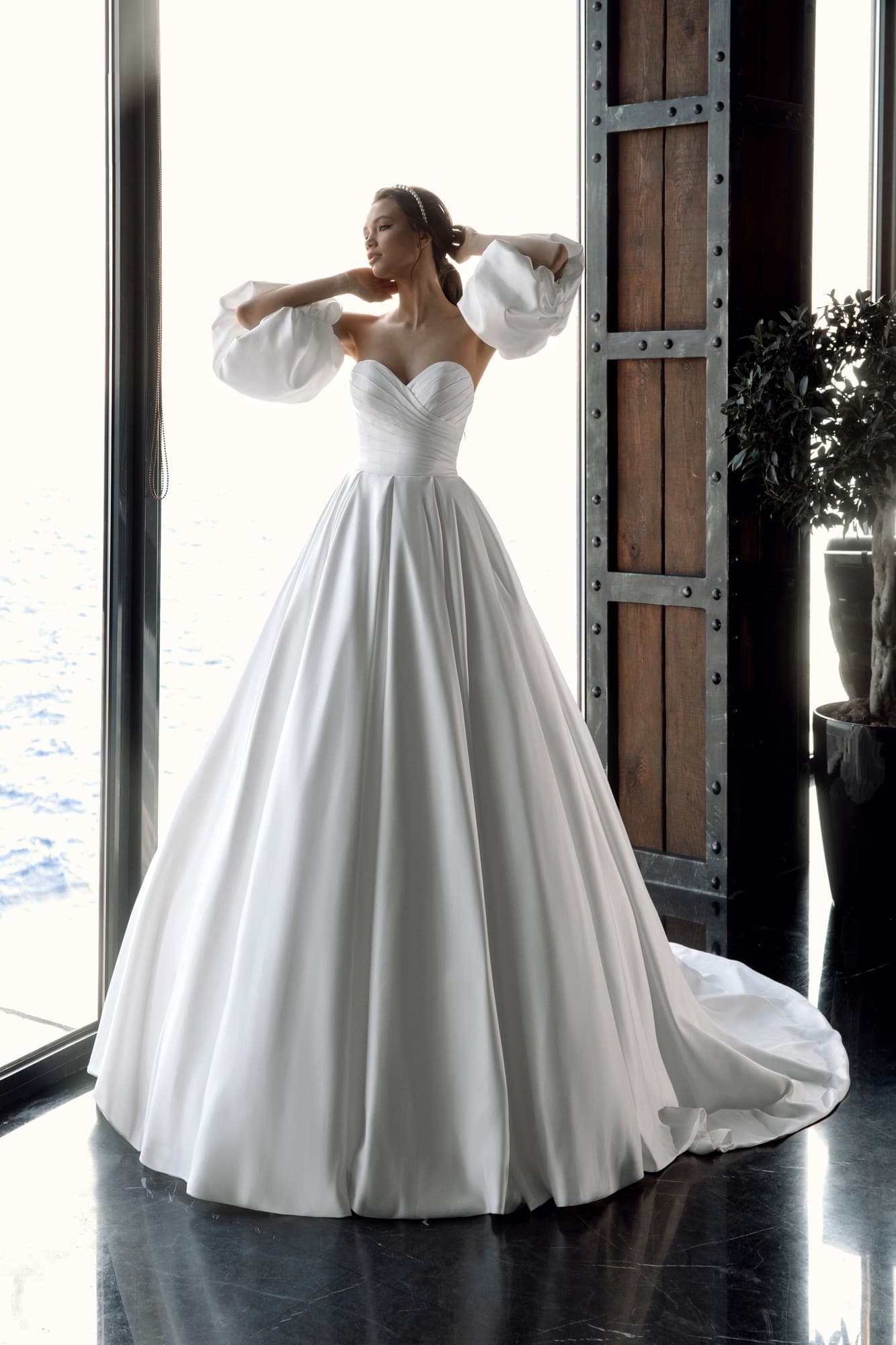 Modern mermaid wedding dress Ellen featuring a sculpted corset, elegant fitted silhouette and graceful chapel train.